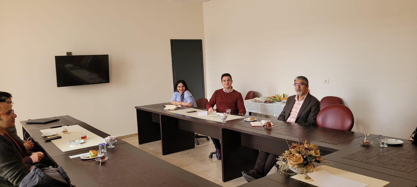 Firmalarımızın kendi içindeki ticari etkinliğini artırmak ve aynı zamanda firmalarımızı akademisyenlerimiz ile tanıştırmak amacıyla toplantılar gerçekleştiriyoruz